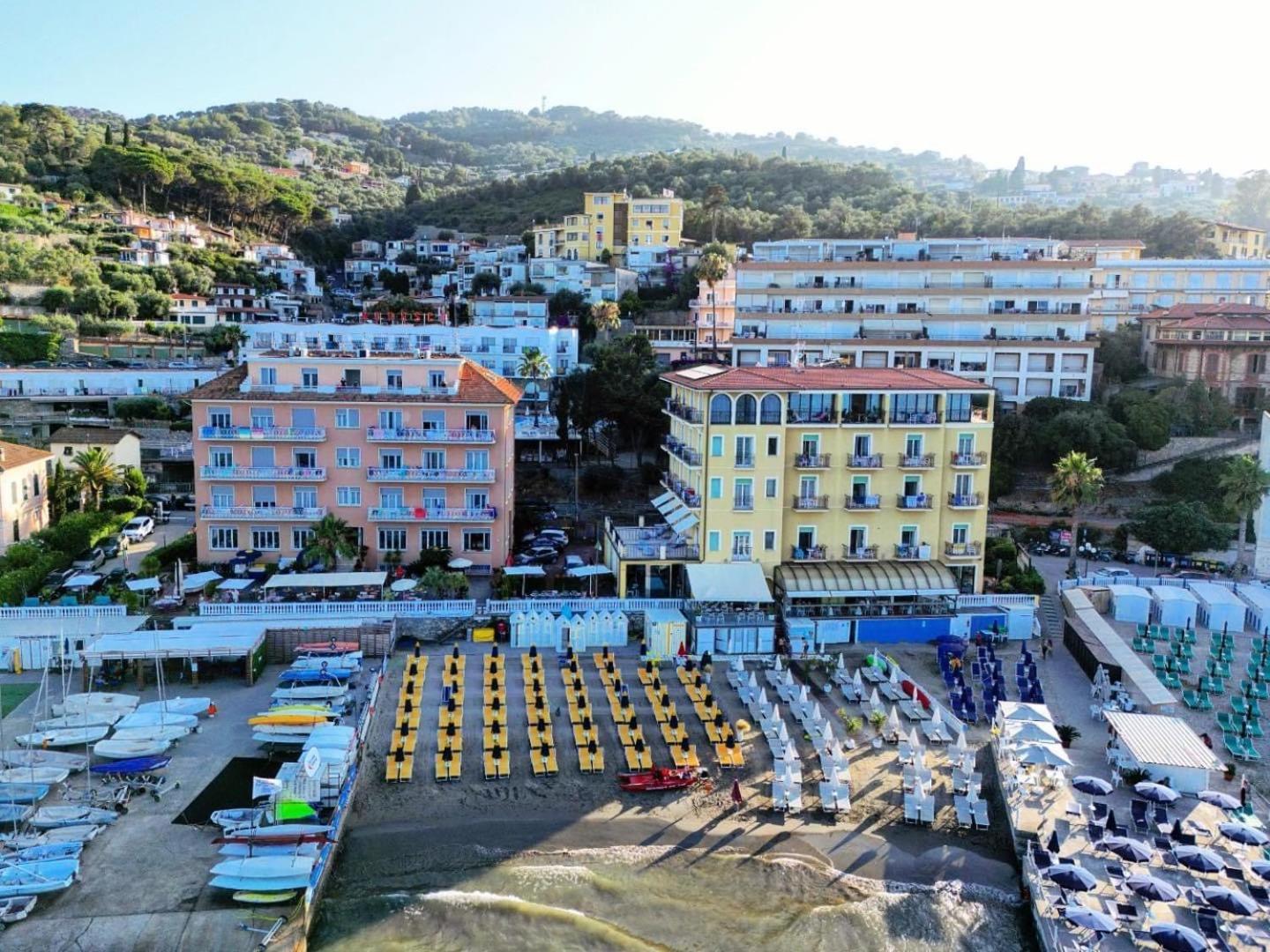 Hotel Golfo E Palme Diano Marina Exterior photo