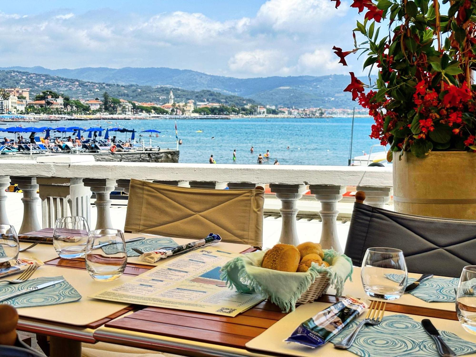 Hotel Golfo E Palme Diano Marina Exterior photo