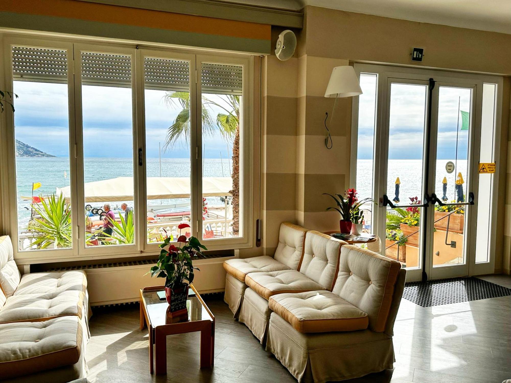 Hotel Golfo E Palme Diano Marina Exterior photo